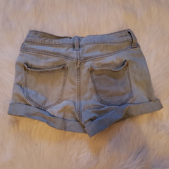Old navy boyfriend shorts - Picture 2 of 4